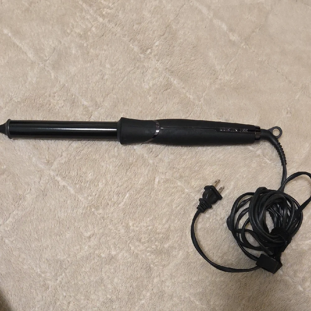 Kristin Ess Hair Nano Black 1" Pivoting Curling Wand - Picture 1 of 9